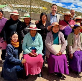 Histórico: mujeres del Altiplano se capacitan a más de 4.000 metros de altura gracias al SENCE