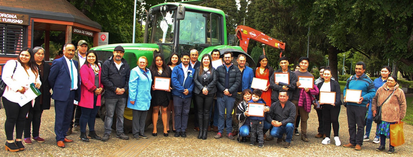 Conductoras de tractor de Vilcún destacan tras capacitación del Sence