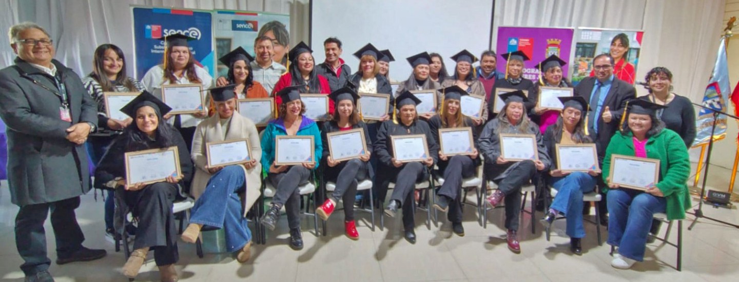 Región del Maule: 20 mujeres de Colbún se certifican como expertas en tapicería de muebles