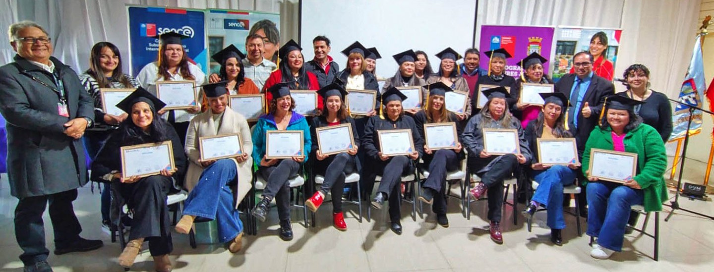 Región del Maule: 20 mujeres de Colbún se certifican como expertas en tapicería de muebles