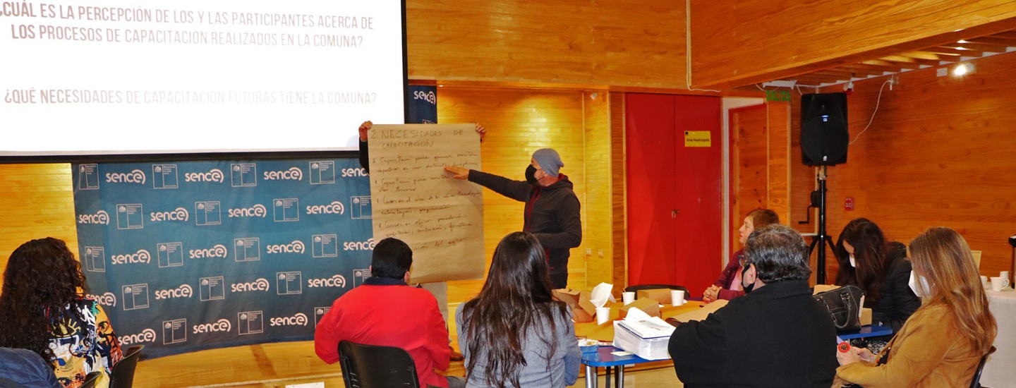 En Punitaqui, vecinos y vecinas se reúnen para dialogar sobre capacitación
