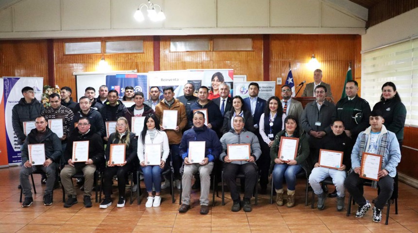 SENCE Biobío certifica a 40 personas en oficios para potenciar su reinserción social 
