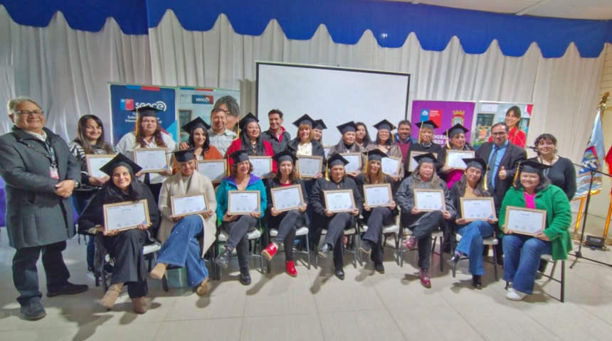 Región del Maule: 20 mujeres de Colbún se certifican como expertas en tapicería de muebles