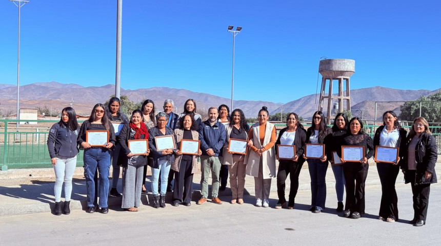Mujeres que inspiran: Vecinas de Punta Colorada en la región de Coquimbo, se capacitan en su territorio tras más de 15 años